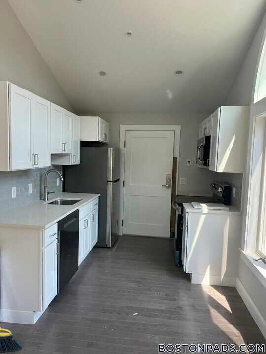 328 Bank St in Harwich, MA - Building Photo