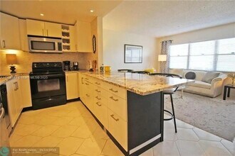 4008 Berkshire A in Deerfield Beach, FL - Foto de edificio - Building Photo