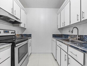 8260 SW 210th St in Cutler Bay, FL - Building Photo - Building Photo