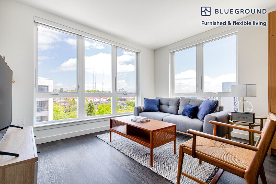 118 Broadway E-Unit -FL6-ID135 in Seattle, WA - Building Photo