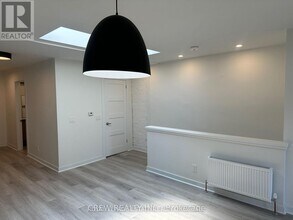 1007 Kingston Rd in Toronto, ON - Building Photo - Building Photo