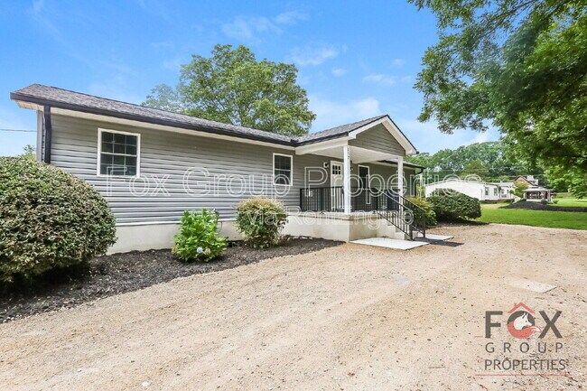 152 Midway Lake Rd in Mooresville, NC - Building Photo - Building Photo