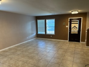 327 Remington Heights Dr in Houston, TX - Building Photo - Building Photo