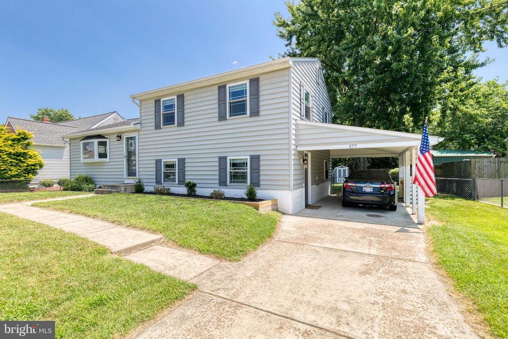177 Roland Rd in Pasadena, MD - Building Photo