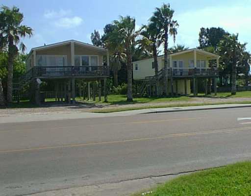 522 Sixth St in Port Aransas, TX - Foto de edificio