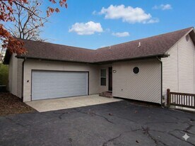 32 Tree Frog Ln in Lake Ozark, MO - Building Photo