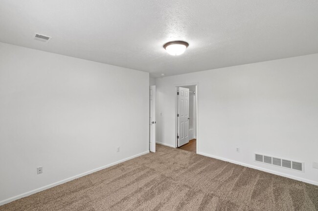 Cattail Lane Townhomes in Pinckney, MI - Foto de edificio - Building Photo