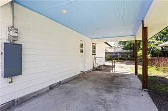 413 River Oaks Dr in New Orleans, LA - Foto de edificio - Building Photo