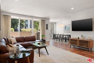 1015 Kings Rd in West Hollywood, CA - Building Photo - Building Photo