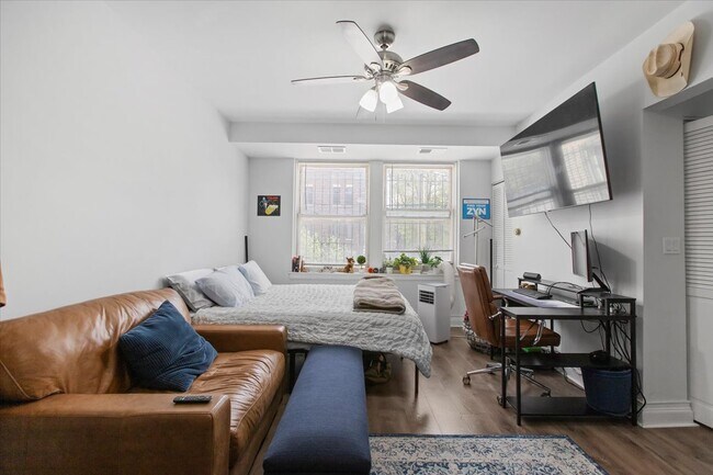 3727 N Pine Grove Ave in Chicago, IL - Building Photo - Building Photo