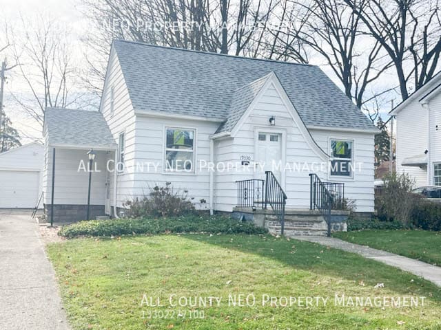 19330 Meredith Ave in Euclid, OH - Building Photo