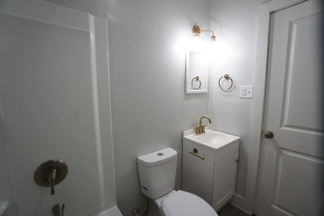 3909 39th Ct N in Birmingham, AL - Foto de edificio - Building Photo