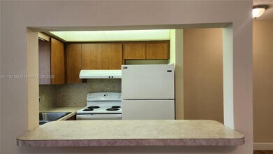 216 SW 10th St in Hallandale Beach, FL - Building Photo - Building Photo