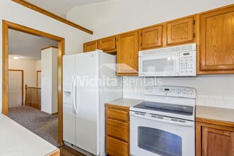 4052 Farmstead St in Wichita, KS - Foto de edificio - Building Photo