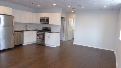 331 Bloomfield Ave in Montclair, NJ - Building Photo - Interior Photo