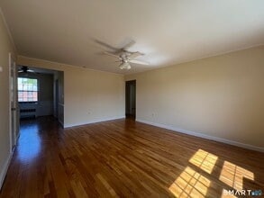 35 Nob Hill Cir in Bridgeport, CT - Building Photo - Building Photo