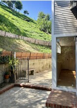 11050 Fruitland Dr in Studio City, CA - Building Photo - Building Photo