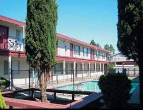 Robin Lane Apartments in Concord, CA - Building Photo - Building Photo