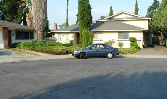 1247 Henderson Ave in Sunnyvale, CA - Building Photo - Building Photo