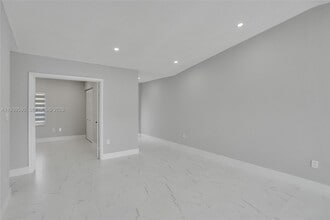 5314 SW 140th Pl in Miami, FL - Building Photo - Building Photo