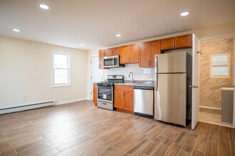 30 Elm St, Unit 3 in Newark, NJ - Building Photo - Building Photo