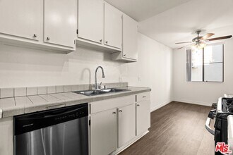 1950 Rodney Dr in Los Angeles, CA - Building Photo - Building Photo