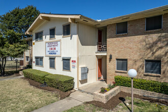 Parkwood Apartments in Richardson, TX - Building Photo - Building Photo