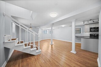 2642 N Sacramento Ave in Chicago, IL - Building Photo - Building Photo