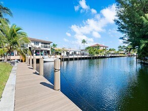 2591 NE 55th Ct, Unit 102 in Fort Lauderdale, FL - Foto de edificio - Building Photo