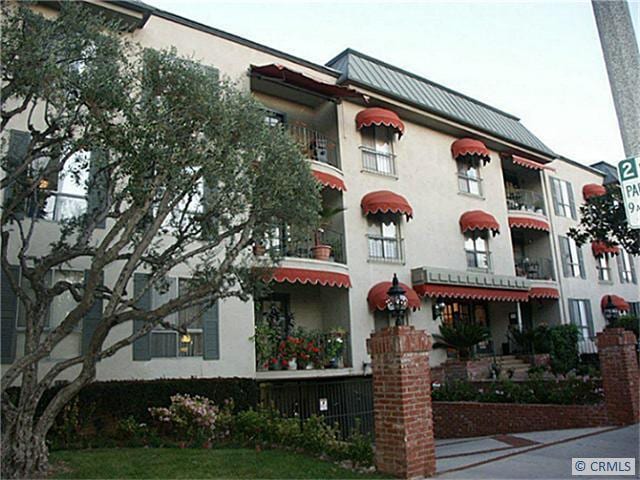 property at 330 S Mentor Ave