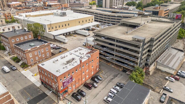 61 Field St in Waterbury, CT - Building Photo - Building Photo