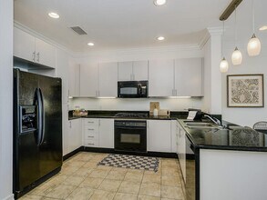 525 Eleventh Ave in San Diego, CA - Building Photo - Building Photo