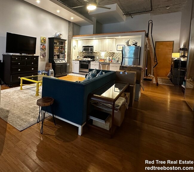 150 Porter St, Unit 3 in Boston, MA - Building Photo - Building Photo