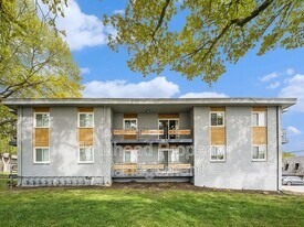 6621 W 94th Terrace in Overland Park, KS - Building Photo