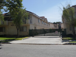 20812-20818 Seine Ave in Lakewood, CA - Building Photo - Building Photo