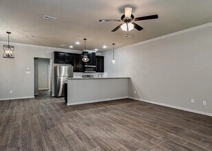 910 Fairview Ave in College Station, TX - Building Photo - Building Photo