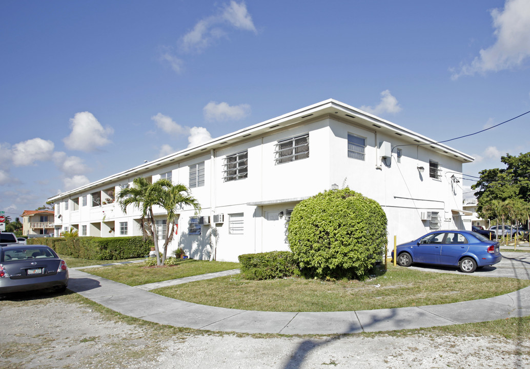 Bahama Garden Apartments in Coral Gables, FL - Building Photo