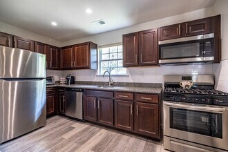 Meridian Terrace in Carteret, NJ - Building Photo - Interior Photo