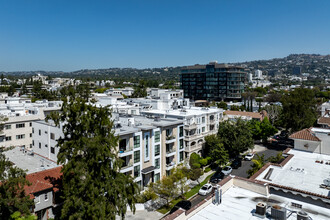 121 N Clark Dr in West Hollywood, CA - Building Photo - Building Photo