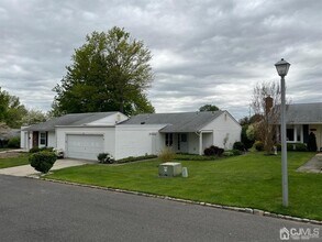 117 Ironwood Plaza in Monroe Township, NJ - Building Photo - Building Photo