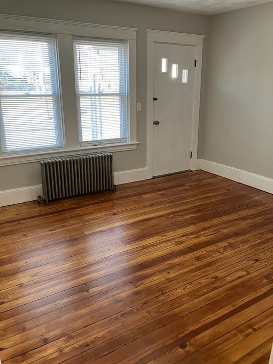 23 West St, Unit 23 West St in West Warwick, RI - Foto de edificio