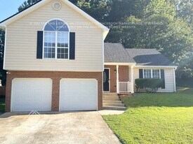5753 Walter Trail in Stone Mountain, GA - Building Photo