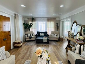 236 W 127th St in Los Angeles, CA - Building Photo - Building Photo