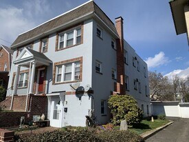 631 Plymouth Rd in Baltimore, MD - Building Photo