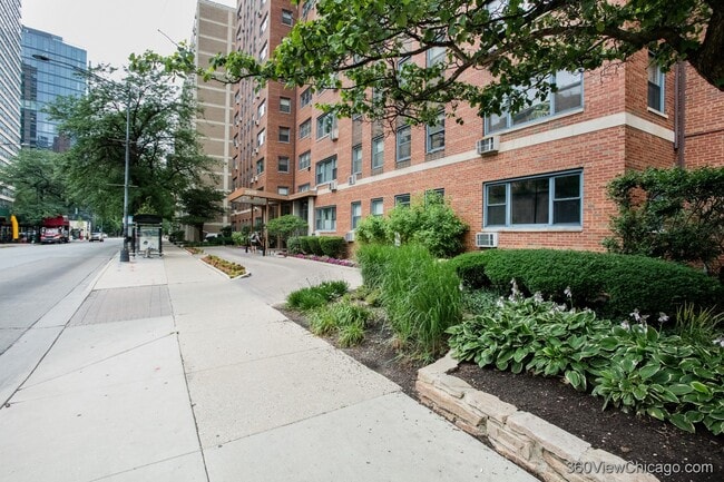 2909 N Sheridan Rd in Chicago, IL - Building Photo - Building Photo