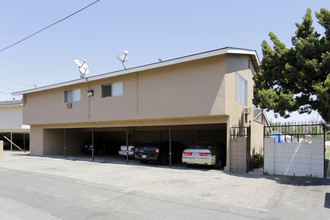 413 N Tustin Ave in Anaheim, CA - Building Photo - Building Photo