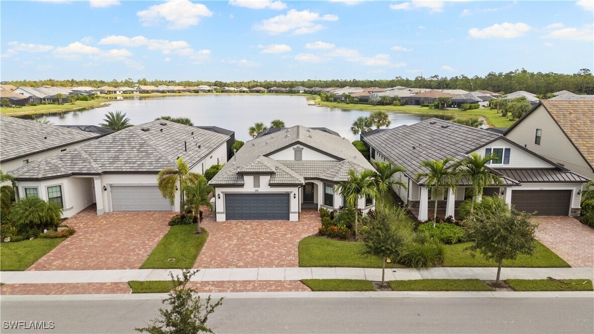 6767 Pennyroyal Dr in Naples, FL - Building Photo
