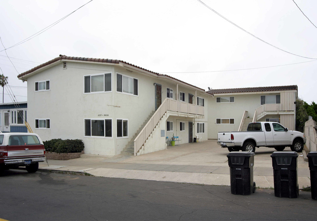 1657 Bacon St in San Diego, CA - Building Photo