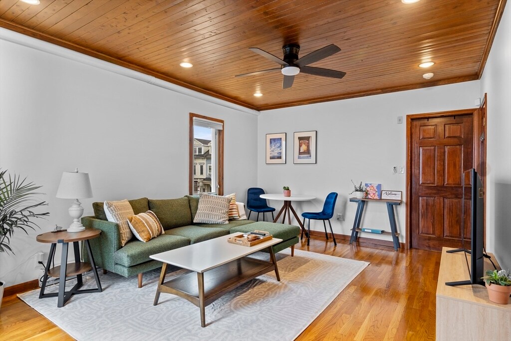 674 E Broadway in Boston, MA - Building Photo