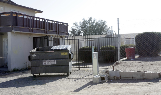 1233 Center St in Barstow, CA - Building Photo - Building Photo